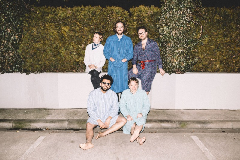 1000gram-by-paul-aidan-perry-1-1-800x533-q92