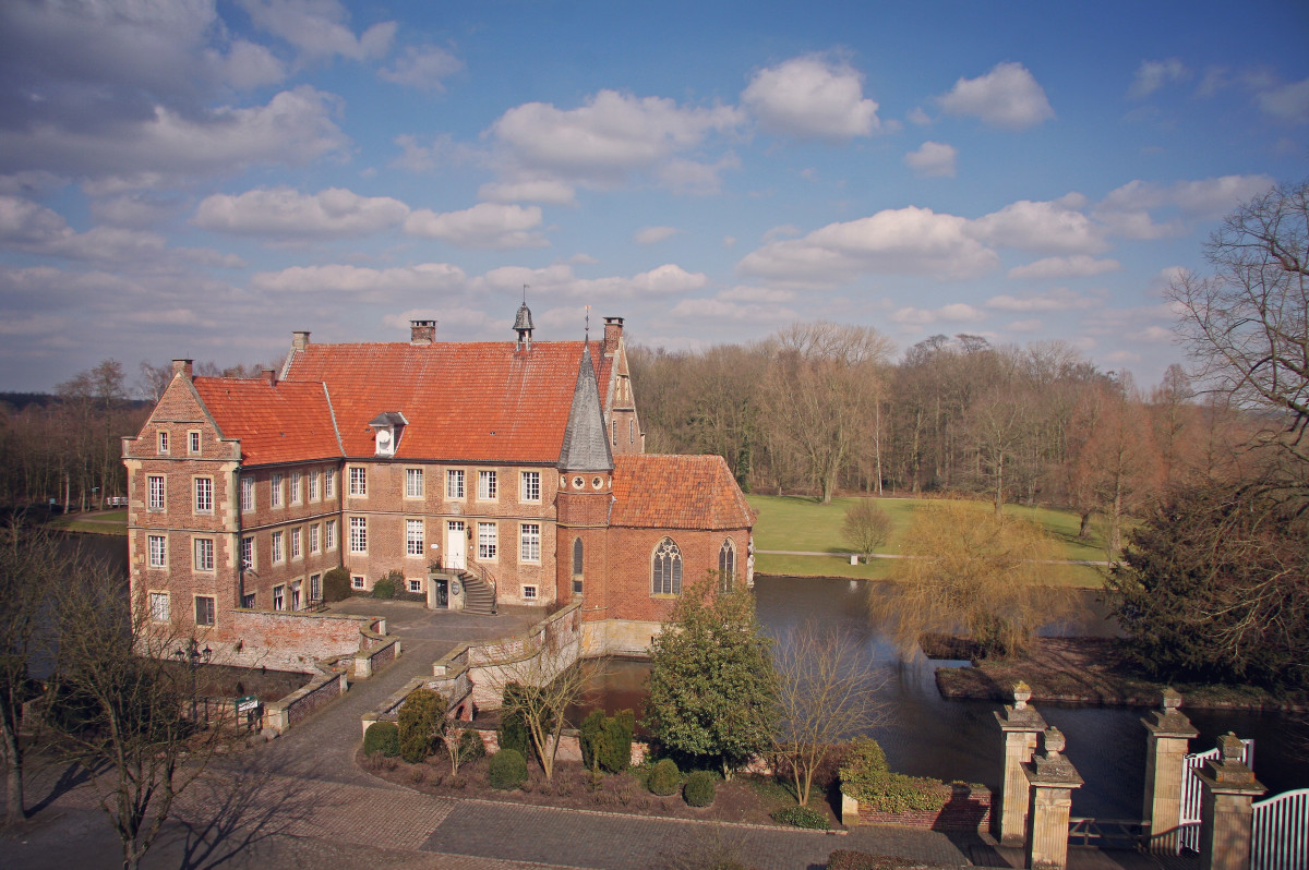 burg-huelshoff-aufsicht_foto-droste-stiftung_harald-humberg
